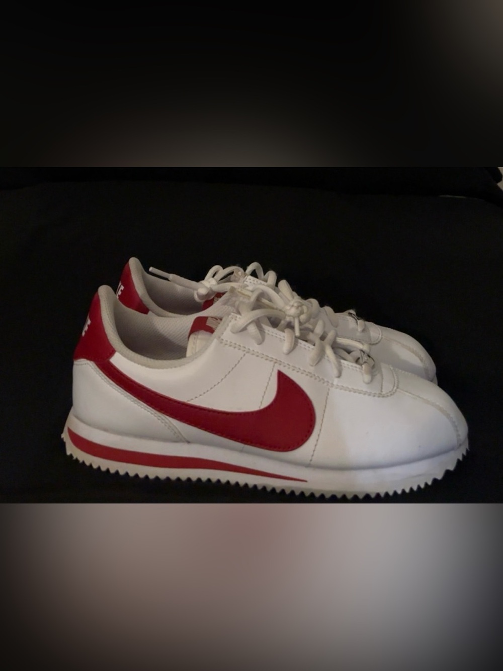 Nike Men’s White and Red Low-Top Sneakers